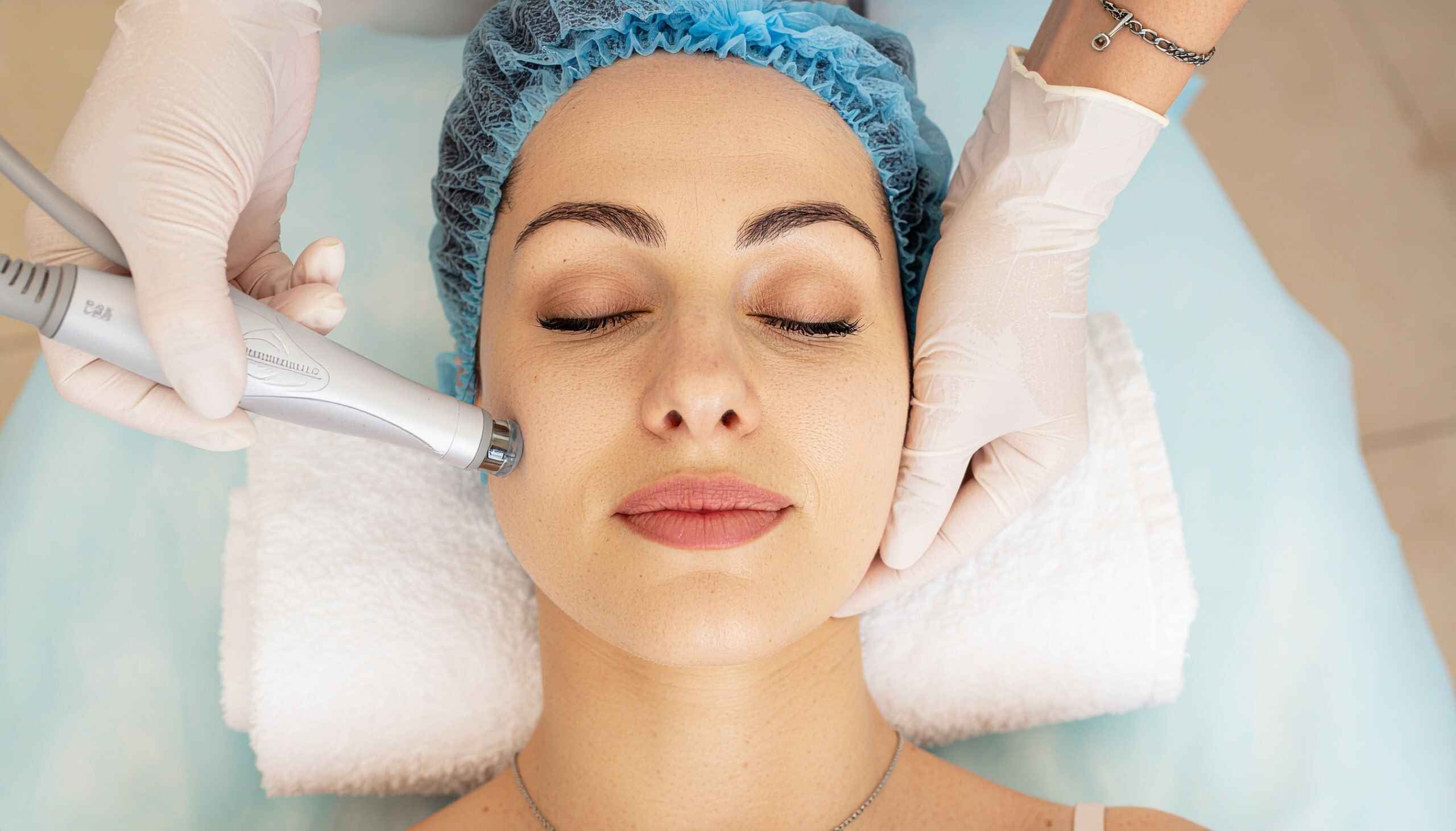 Radiance Renew – Medical HydraFacial + Microneedling 1