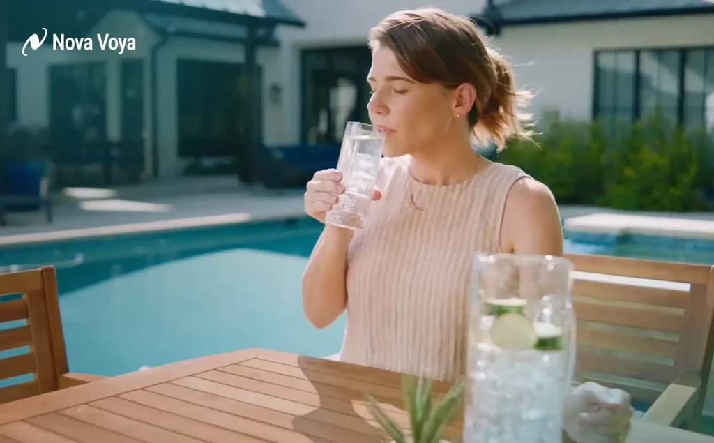  Dubai Ramadan etiquette for tourists eating and drinking discreetly in a screened restaurant.