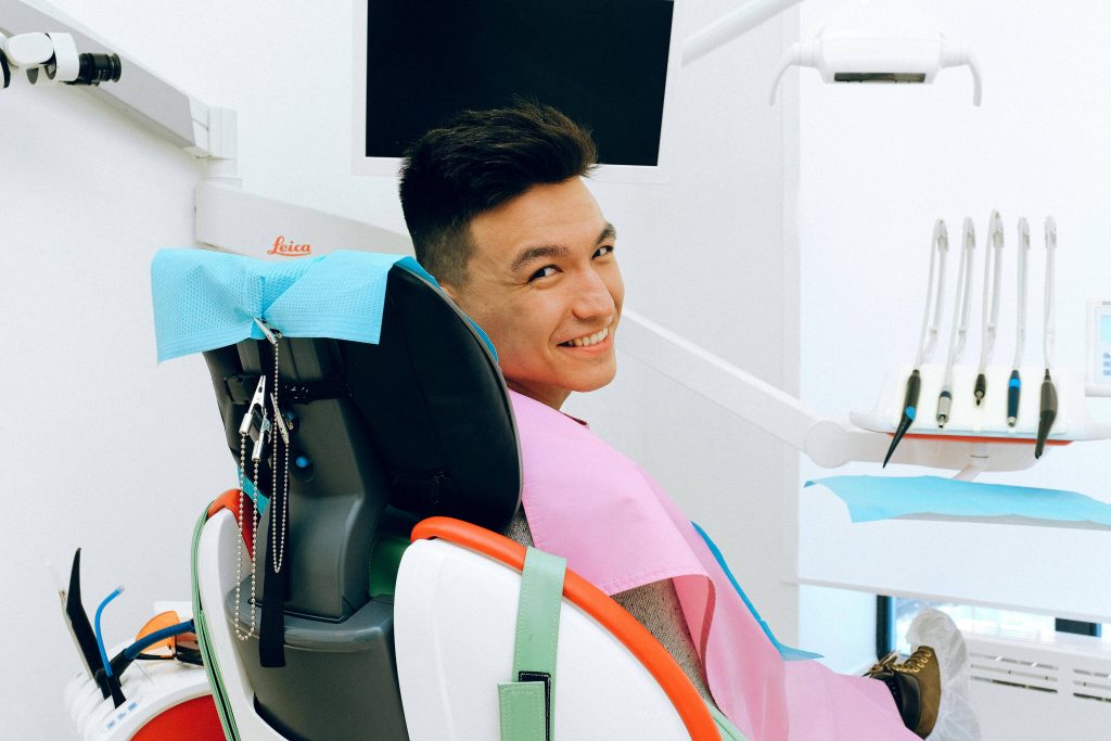 Dental Implants in Dubai: Treatment Options, Materials & Healing Timelines